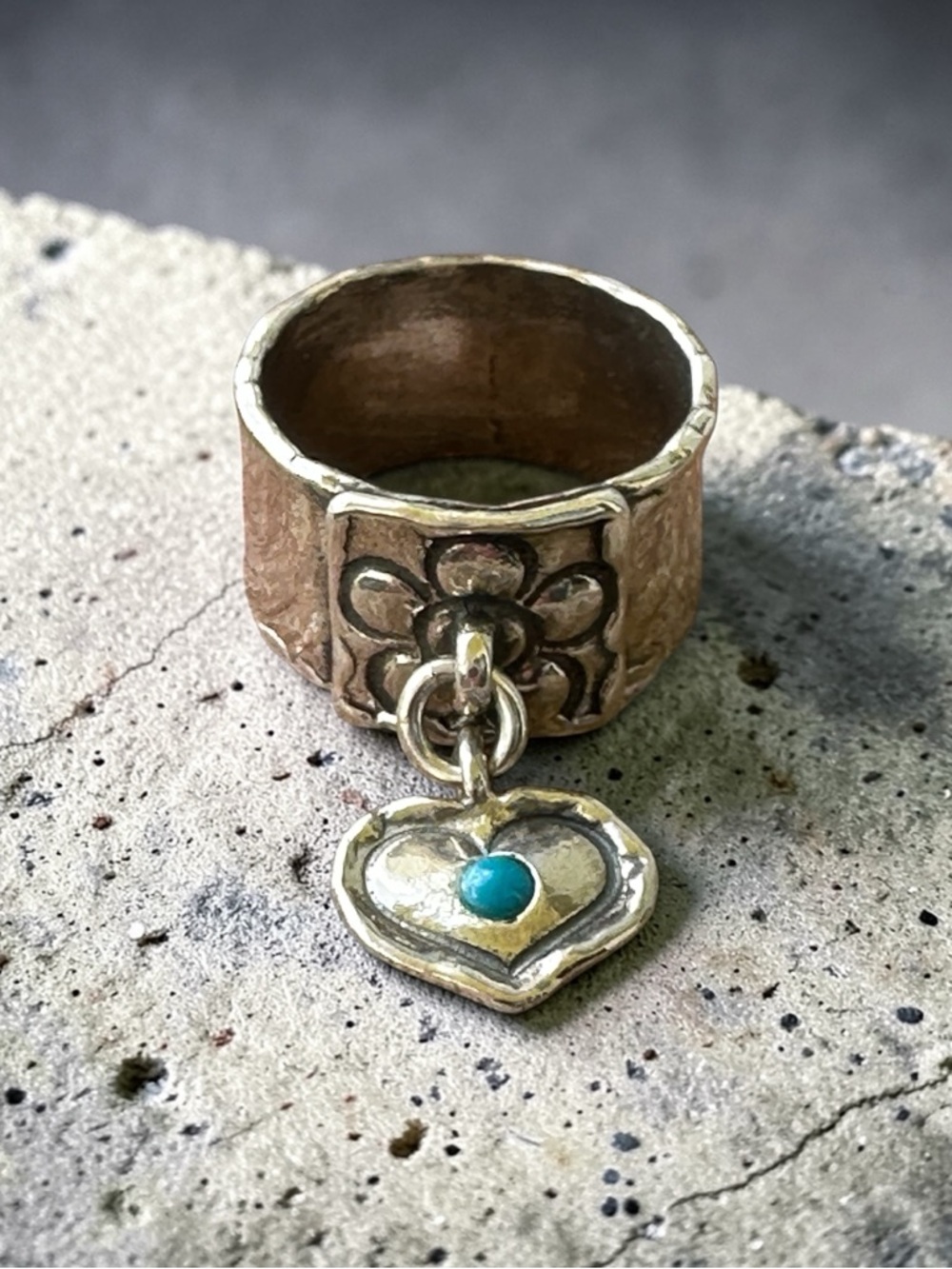 Vintage Sterling Silver Heart Charm Ring size 6.5 weight: 7.4 g